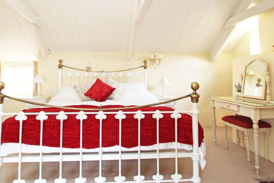 Meadowside Cottage, Characterful Grade 2 Listed Cottage Near To Wadebridge And Padstow Exterior foto