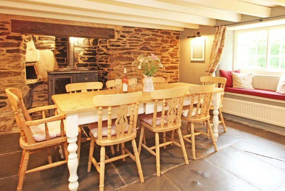 Meadowside Cottage, Characterful Grade 2 Listed Cottage Near To Wadebridge And Padstow Exterior foto